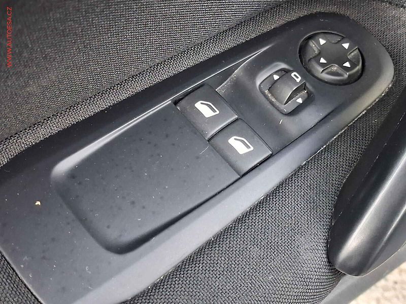 Peugeot 308 (2018) 1.2PT, Access, +kola - fotka 11 z 17