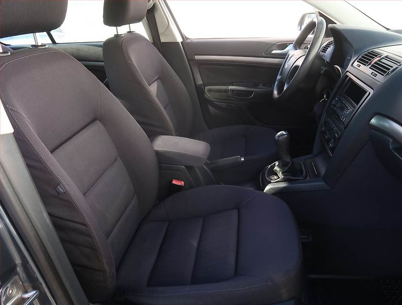 Škoda Octavia (2004) Elegance 2.0 TDI, po STK - fotka 9 z 17