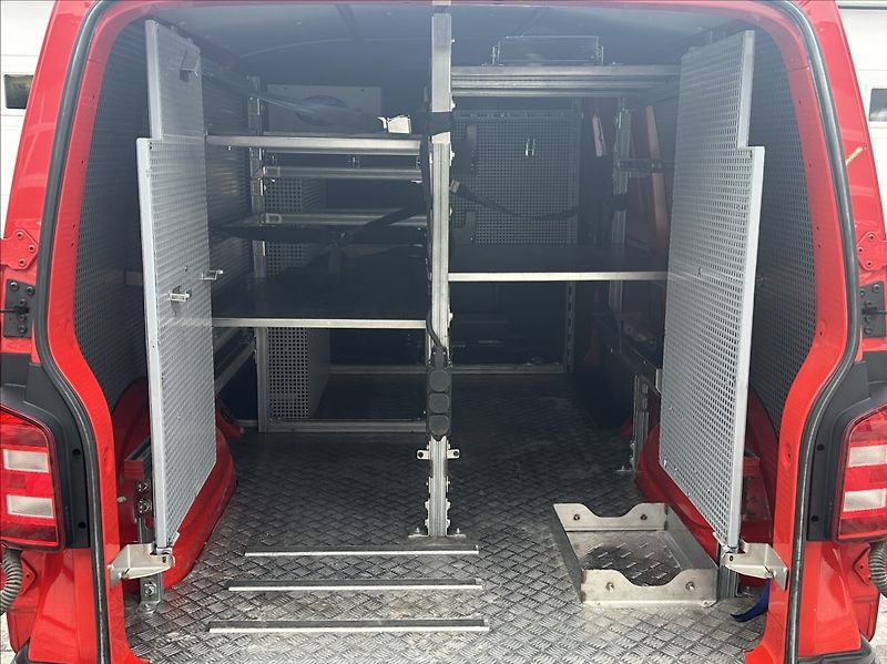 Volkswagen Transporter 2,0 TDI 150PS  L2H1 DSG Dílna - fotka 42 z 53