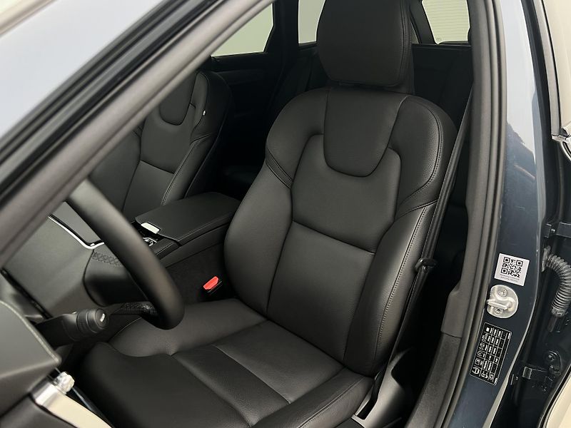 Volvo V90 T6 AWD DARK PLUS - fotka 16 z 45