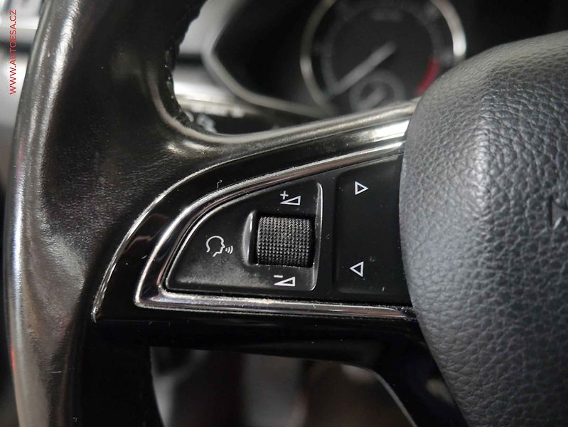 Škoda Superb (2016) 1.6 TDi, Navi, bixen - fotka 21 z 30
