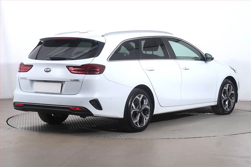 Kia Ceed (2021) 1.6 CRDi MHEV, Automat - fotka 5 z 26