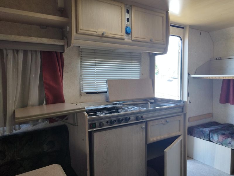 Caravelair (1993) 375 BAMBA LUXE,2-3 OSOBY - fotka 14 z 15
