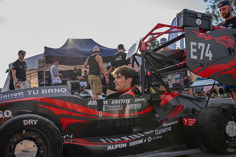 Michael Kohl, dvacetiletý student z Horního Jelení na Pardubicku, se ve svém volném čase podílí na stavbě studentské formule v týmu TU Brno Racing.