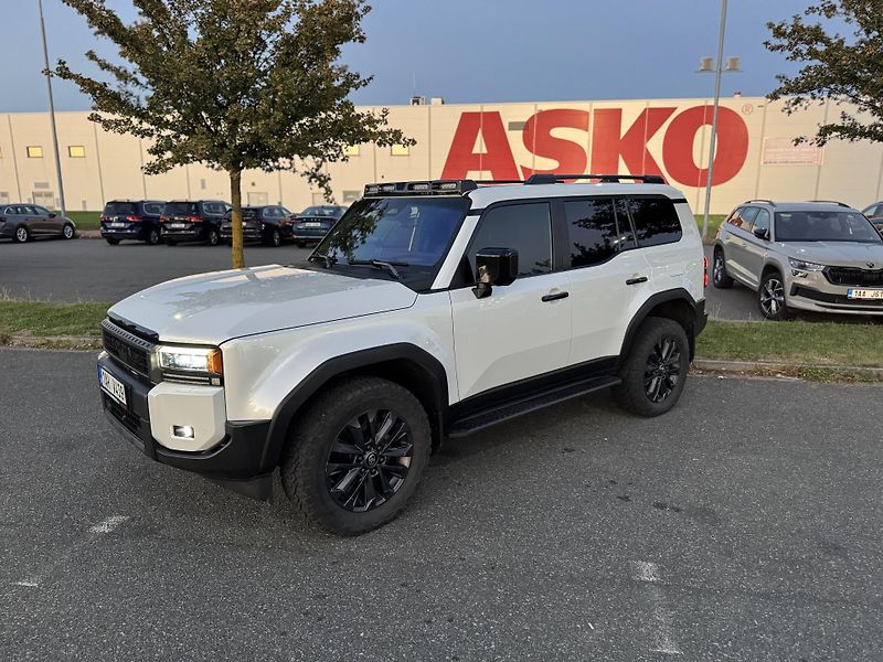 Toyota Land Cruiser (2023) 2.8 D-4D 4x4 Executive Skyview - fotka 3 z 33