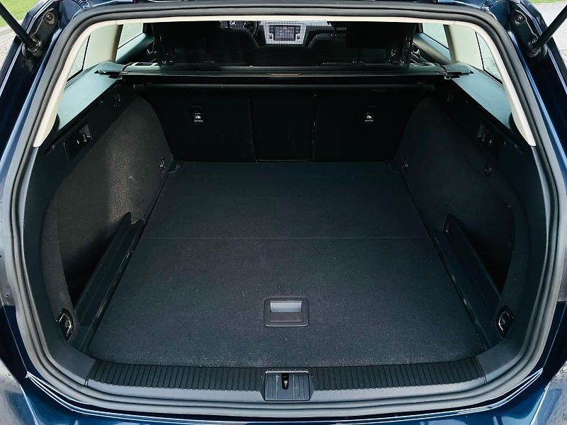 Volkswagen Passat 2.0TDI AUTOMAT KAMERY SERVISKA - fotka 20 z 49