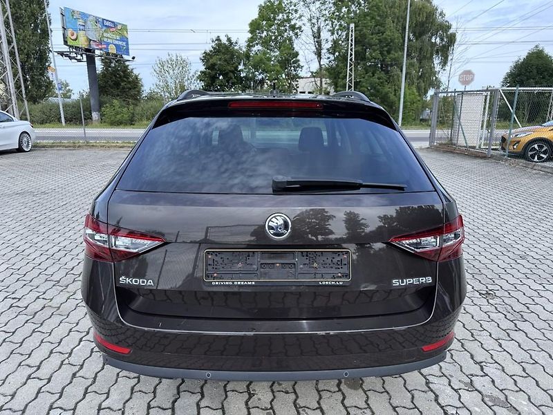 Škoda Superb 2.0 TDI 110 kW DSG, navigace - fotka 4 z 18