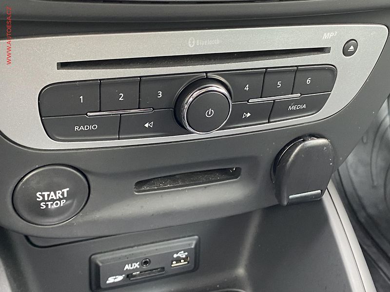 Renault Mégane (2014) 2.0 T, GT, navi, kamera - fotka 17 z 20