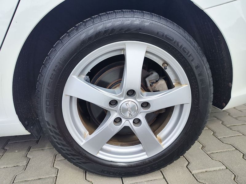 Hyundai i30 1.4 T-GDI/103kW Trikolor Kom - fotka 26 z 32