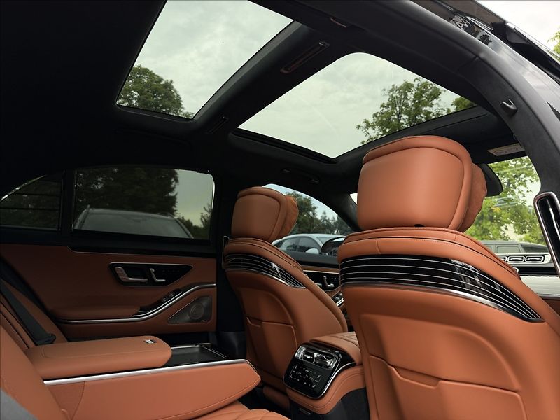 Mercedes-Benz Třídy S 400d AMG 4Matic - fotka 31 z 36