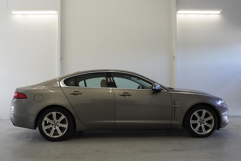 Jaguar XF 4.2 V8 PREMIUM LUXURY - fotka 4 z 29