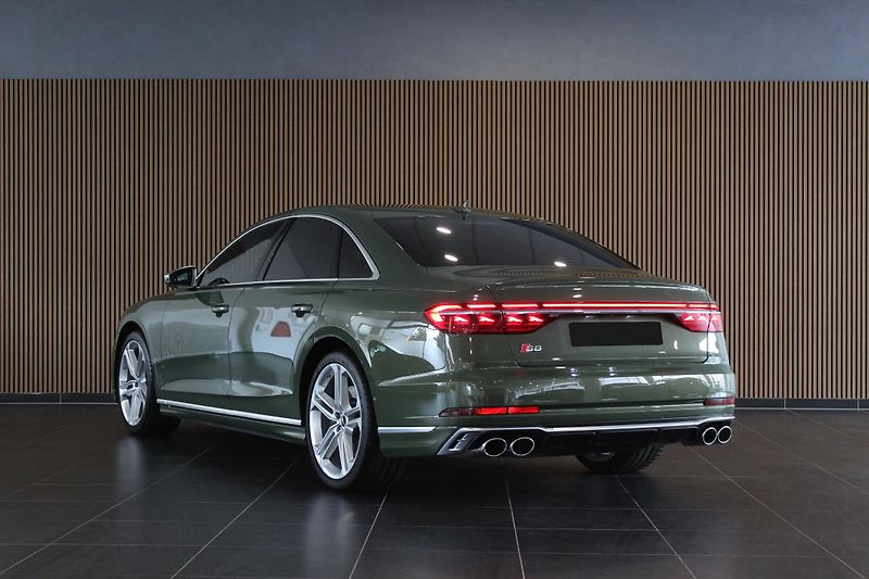 Audi S8 B&O-Adv. Carbon Matrix Pano TV - fotka 5 z 52