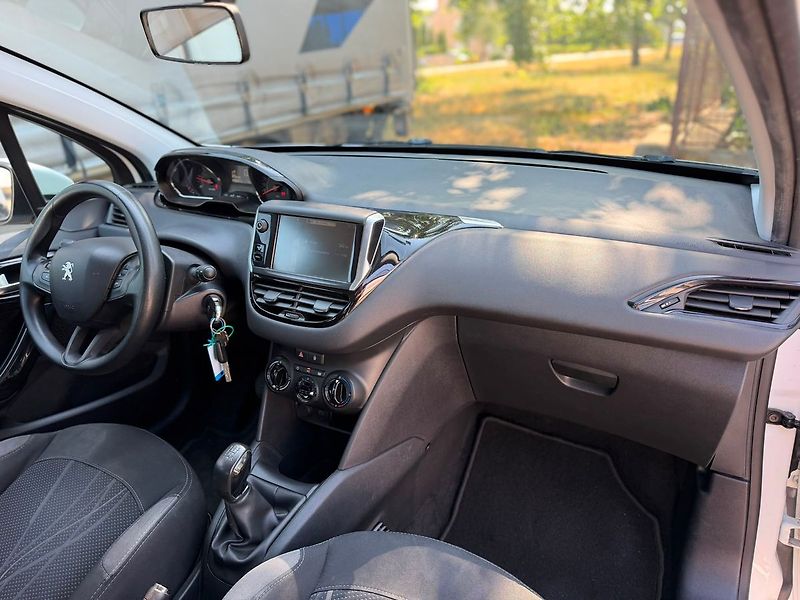 Peugeot 208 ACTIVE 1.4HDi 75 MAN5 - fotka 20 z 27