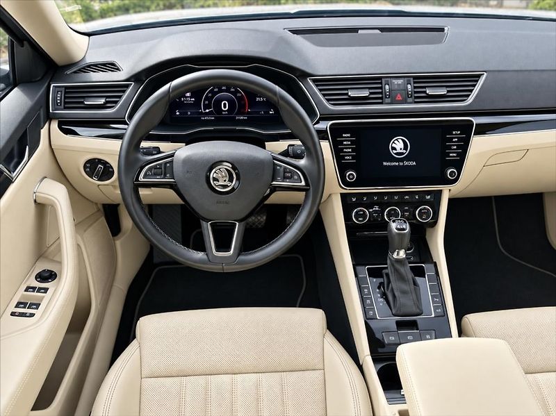 Škoda Superb 2,0 TSi L&K 4x4 DSG 272PS LED - fotka 18 z 26