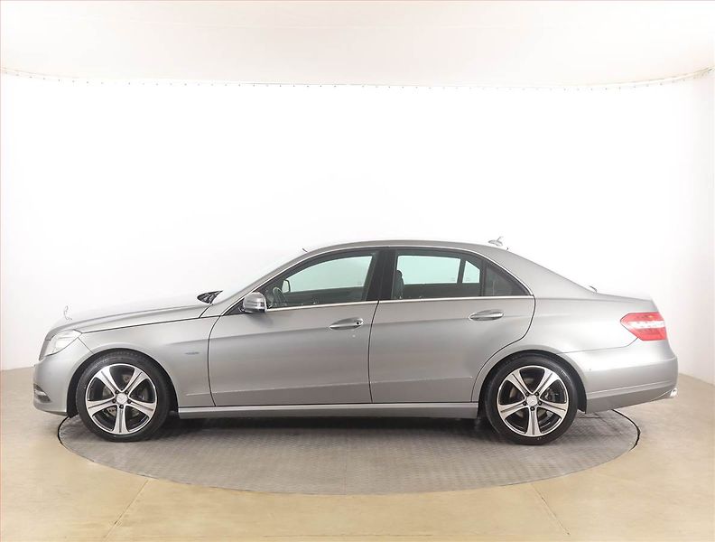Mercedes-Benz Třídy E (2011) Avantgarde E 350 CDI 4MATIC - fotka 3 z 17