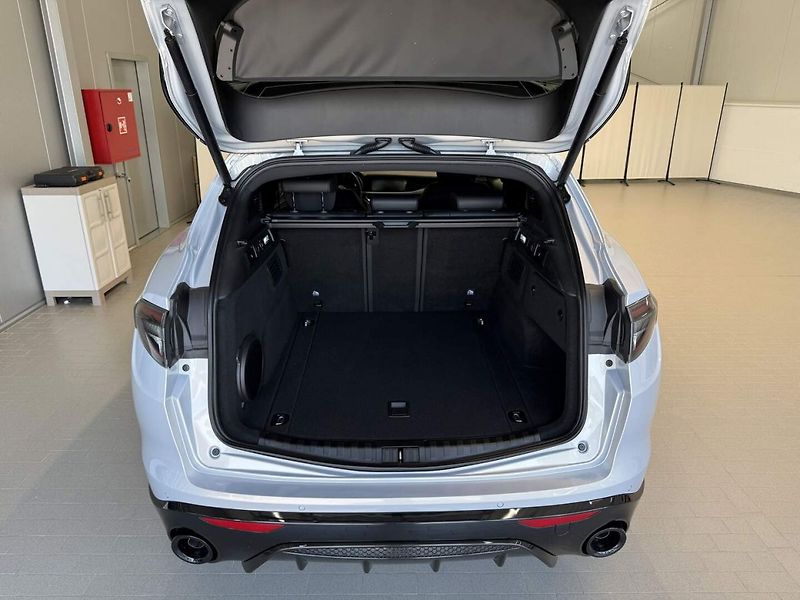 Alfa Romeo Stelvio (2026) Veloce 2.2 JTDm 210k Q4 - fotka 22 z 24
