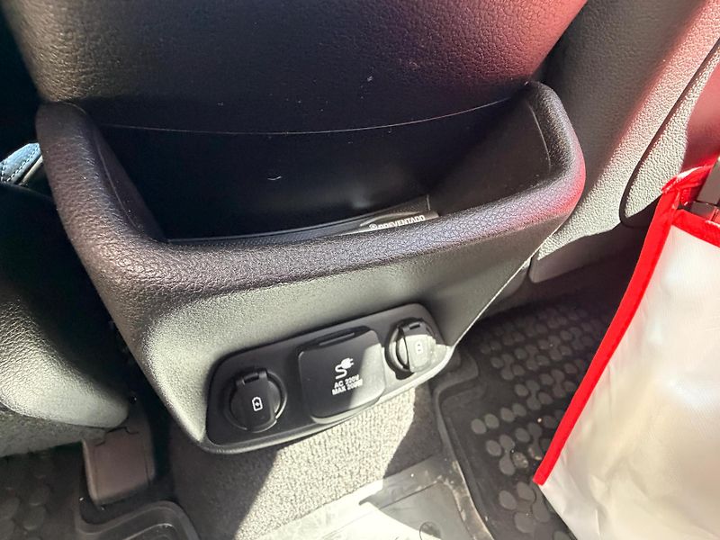 Hyundai Santa Fe 2.2-PREMIUM-AUTOMAT-KŮŽE - fotka 24 z 26