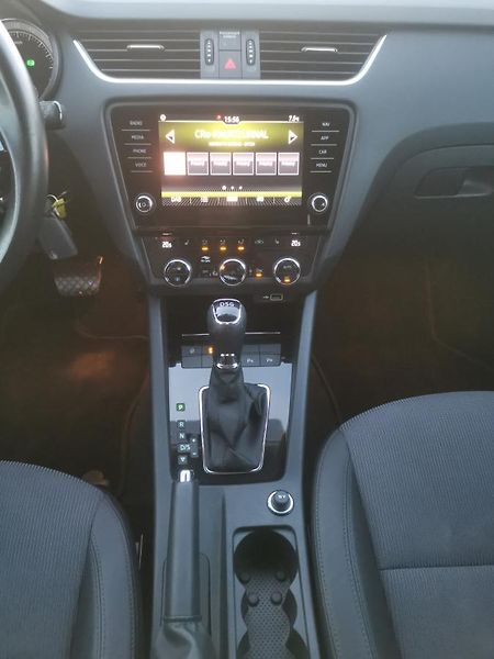 Škoda Octavia 2,0TDI DSG 110kW ACC STYLEPLUS - fotka 40 z 87