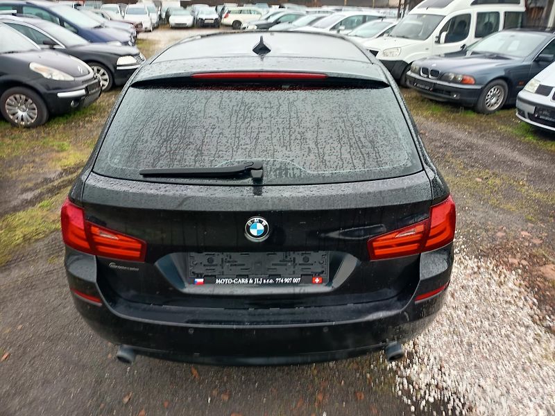 BMW Řada 5 (2011) 535i xDrive - fotka 20 z 50