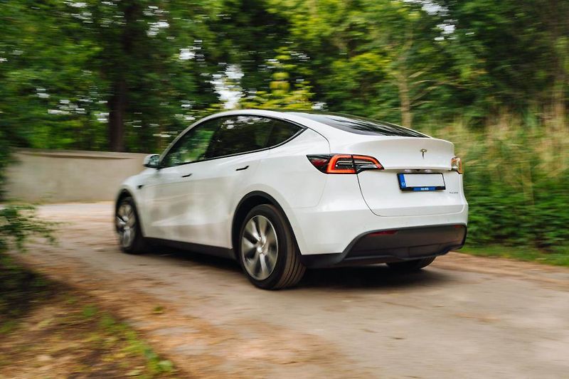 Tesla Model Y (2022) Long Range AWD 79kWh, SoH 91% - fotka 27 z 27
