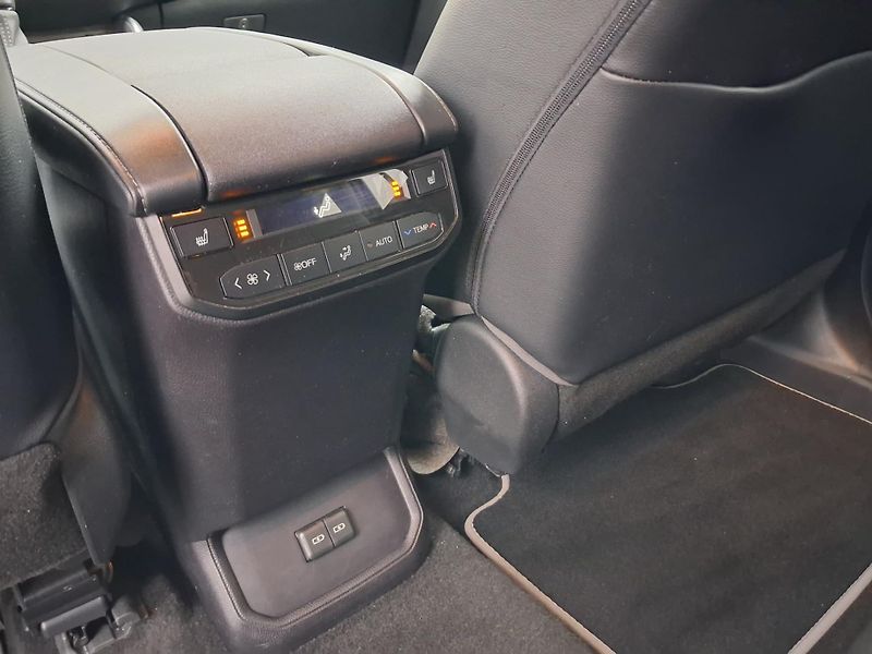 Toyota Highlander 2.5 HSD e-CVT AWD Executive - fotka 24 z 29