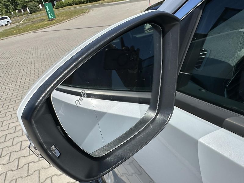 Volkswagen T-Roc 2.0 TDI DSG SPORT - fotka 20 z 23