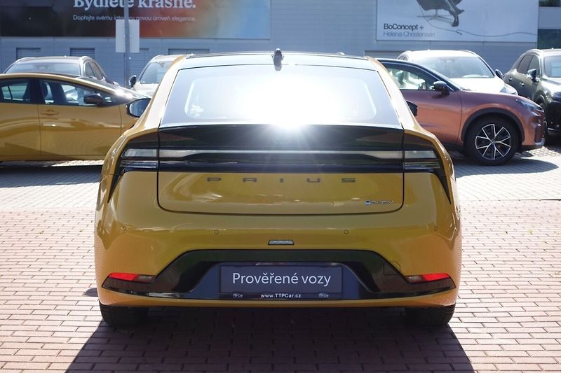 Toyota Prius 2.0 PHEV Executive sada komple - fotka 5 z 35