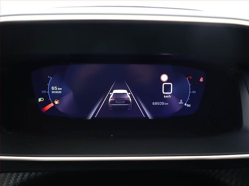 Peugeot 2008 (2021) Allure 1.2 PureTech, Tempomat - fotka 9 z 16