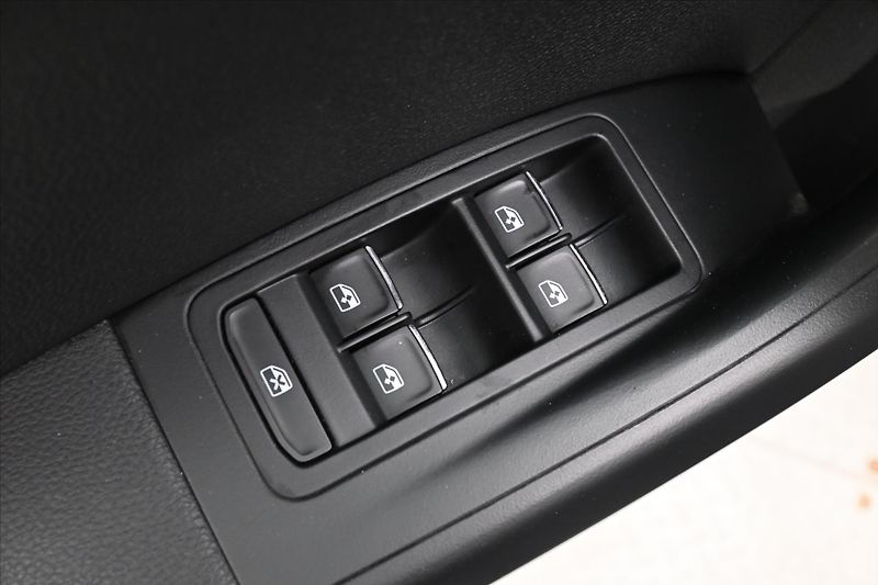 Seat Ateca 1,6 TDi 85kW ALCANTARA LED Zár - fotka 25 z 30
