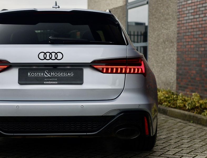 Audi RS 6 (2023) 4.0 TFSI V8 quattro Exclusive - fotka 13 z 49