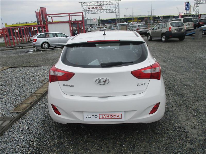 Hyundai i30 1,6 i 16v, klima,s.kn. Zamluve - fotka 7 z 34