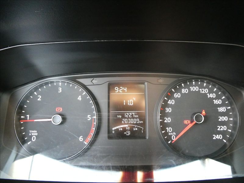 Volkswagen Transporter 2,0 TDi 75kW L2H2,9.míst,2xkol - fotka 32 z 48