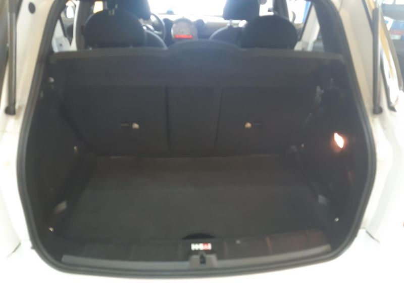 Mini Countryman 2.0 D S COOPER 4x4  - fotka 19 z 23