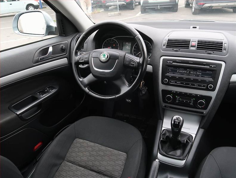 Škoda Octavia (2012) Ambition 1.6 TDI, Tempomat - fotka 7 z 19
