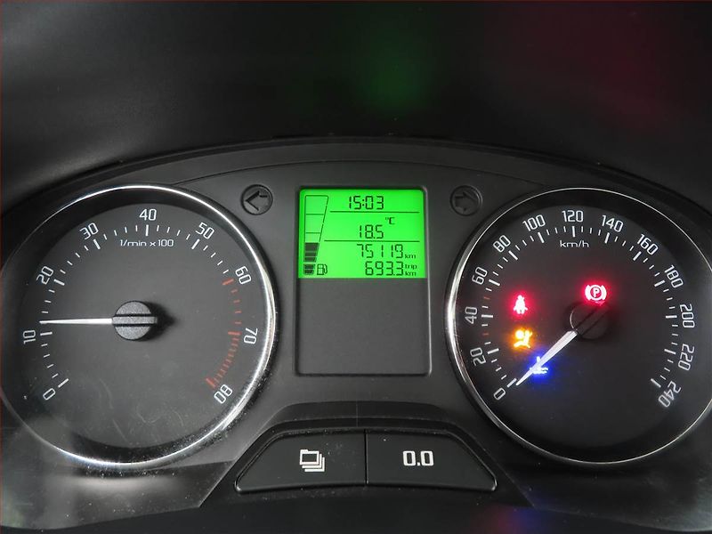 Škoda Fabia (2011) 1.2 TSI - fotka 11 z 14