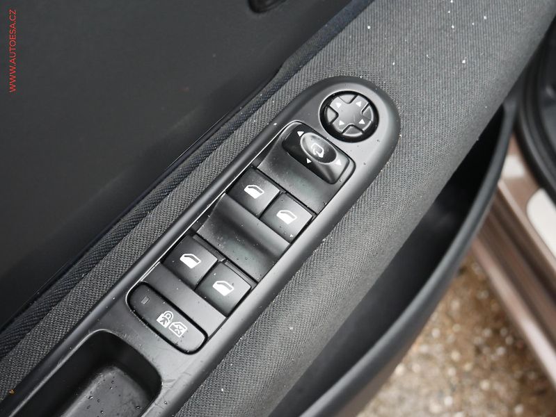 Peugeot 5008 (2015) 2.0 HDi, ČR, Active, AT - fotka 17 z 18