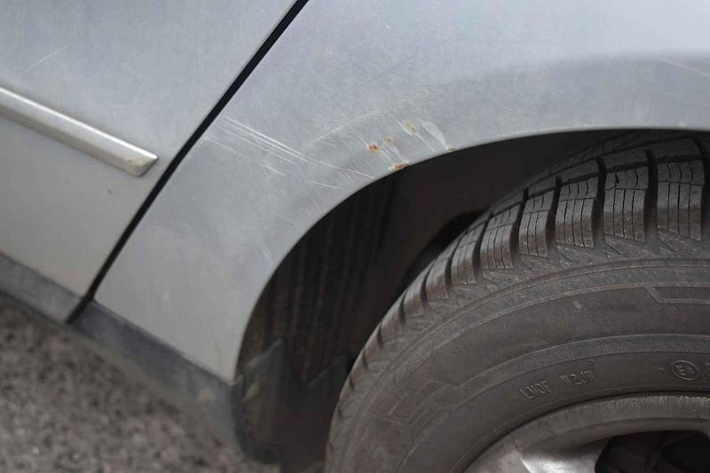 Takovou škodu si můžeme způsobit buď vlastní nešikovností nebo ji zaviní další nepozorný řidič