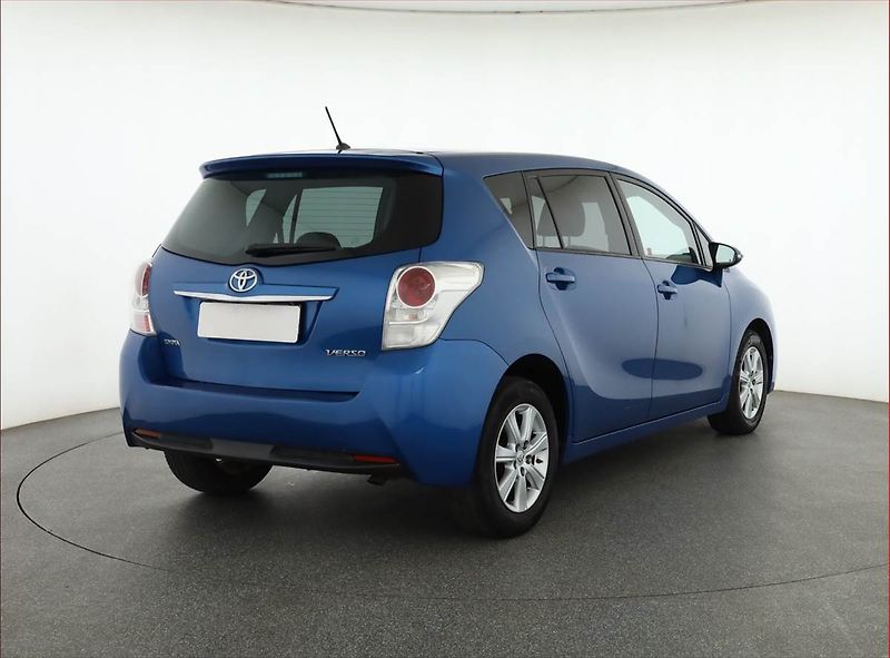 Toyota Verso (2015) 1.6 D-4D, Serv.kniha, Xenony - fotka 5 z 18