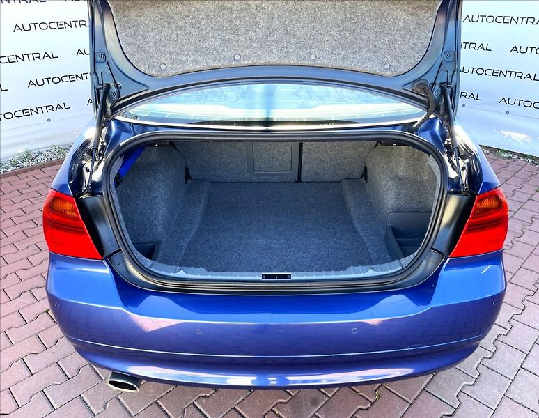 BMW Řada 3 2,0 i,105kW,STK 8/28,serv.kn. - fotka 10 z 22