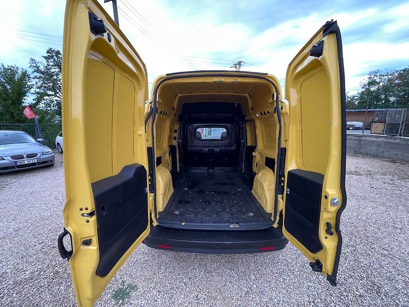 Fiat Dobló 1.6mJTD 77kW*CZ* 1.MAJ* - fotka 13 z 22