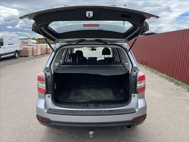 Subaru Forester 2,0 D-L 108KW 4x4 TZ ČR SERVIS - fotka 32 z 41