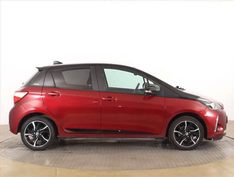 Toyota Yaris (2018) 1.5 Dual VVT-i, Tempomat - fotka 6 z 16