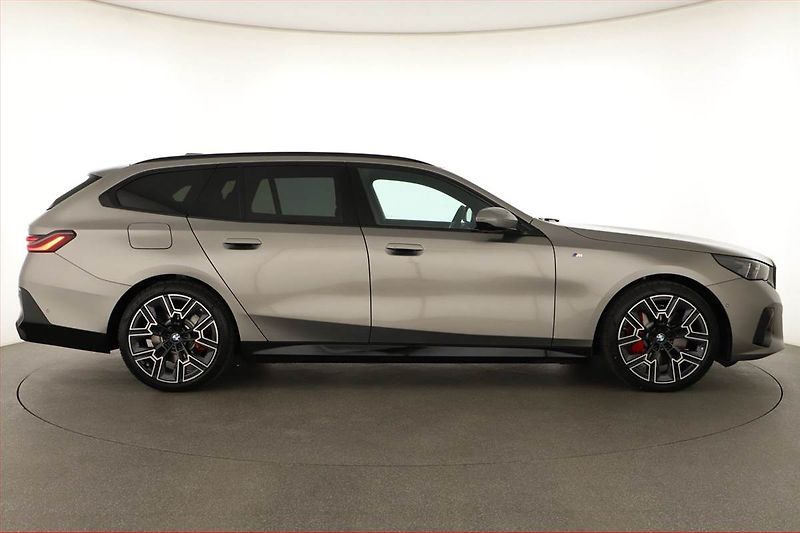 BMW Řada 5 (2025) 540d xDrive, 360°, Paměť - fotka 6 z 28