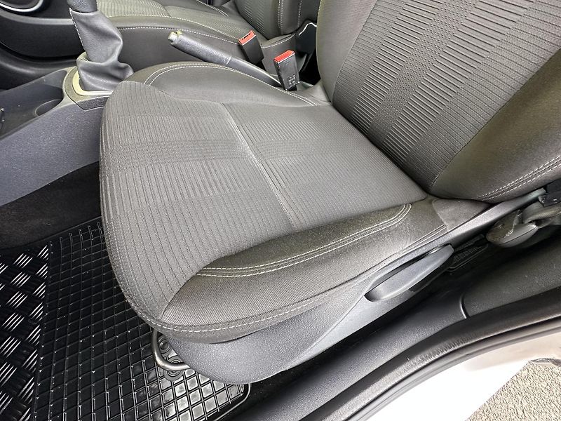 Renault Clio (2011) KOMBI 1.2 16V/76kW * 1.Maj.    - fotka 8 z 33