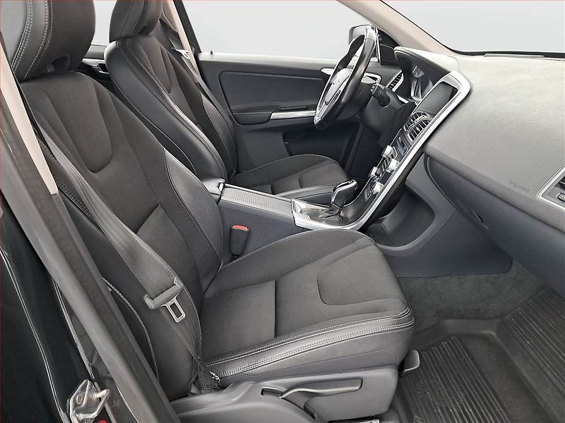 Volvo XC60 (2015) D4 AWD, 4X4, Automat - fotka 9 z 21