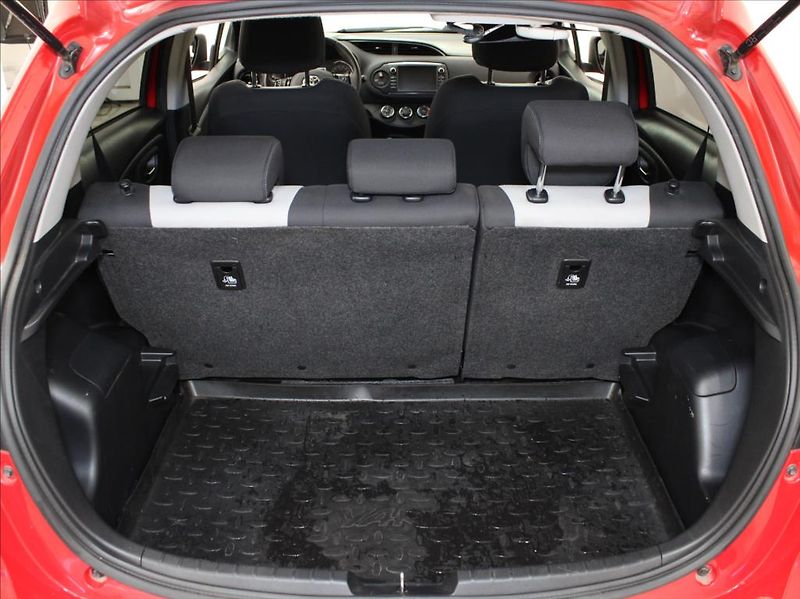 Toyota Yaris 1,5 i 82kW 1.maj.ČR 52tkm! - fotka 20 z 21