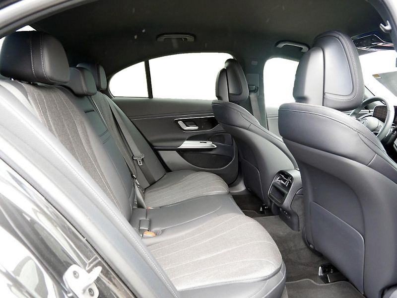 Mercedes-Benz Třídy E 200 4M Avantgarde 360 Distro - fotka 7 z 15