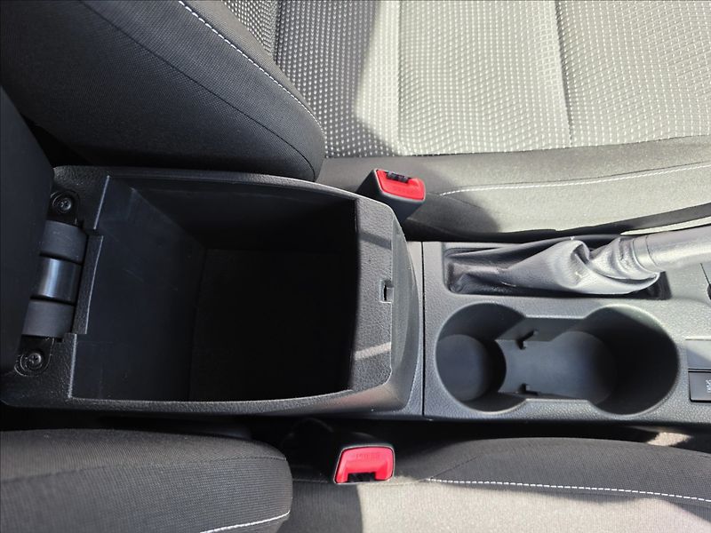 Toyota Auris 1,6 97 KW Automat kamera navi - fotka 30 z 44
