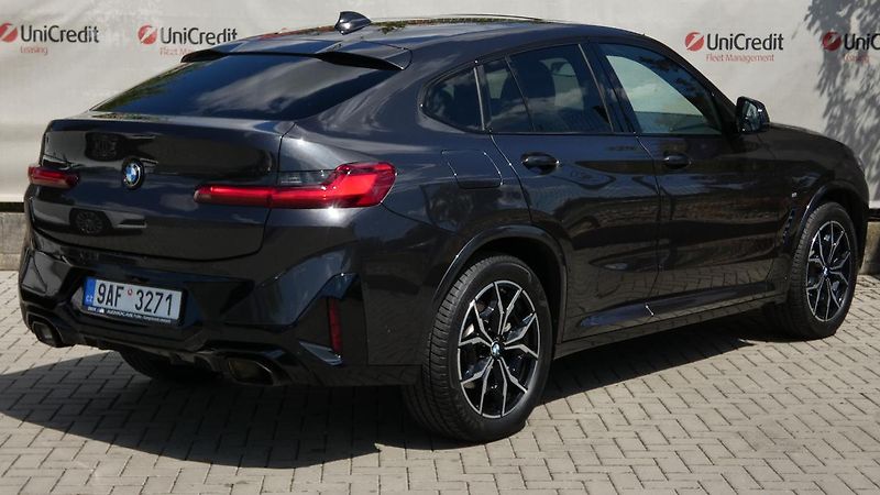 BMW X4 xDrive 30i M Sport - fotka 3 z 23