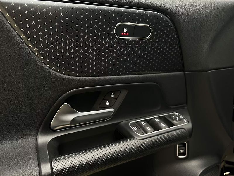 Mercedes-Benz GLA 200 Kamera LED DAB - fotka 8 z 18